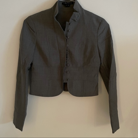 Theory cropped blazer with buttons - Picture 2 of 6